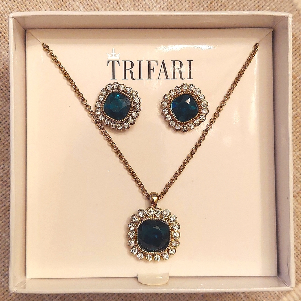 Crown Trifari Necklace Gift Set, Emerald Green Earrings, New In Box